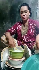 Udah pakai bulu mata tetap aja nyuci piring