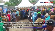 Petani Rela Berdesakan saat Beli Pupuk Bersubsidi di Bojonegoro