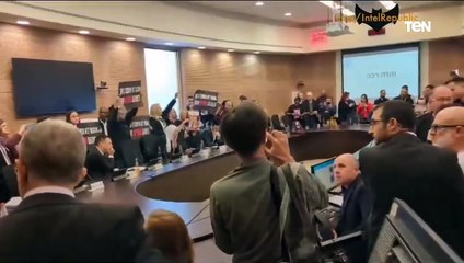 مشادات من عائلات المحتجزين الإسرائيليين داخل الكنيست