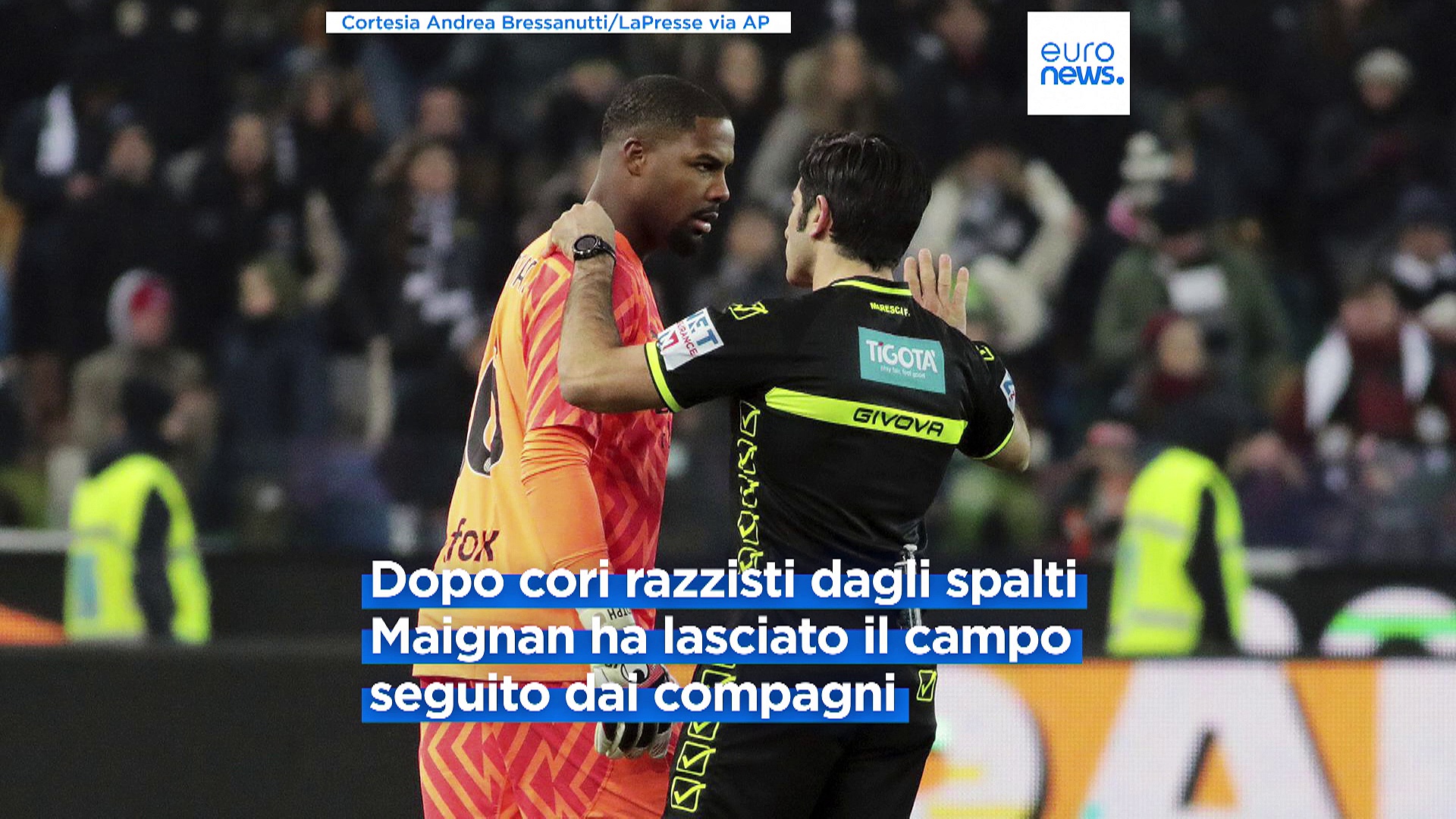 Video Calcio, indagini in corso per i cori razzisti contro il portiere Maignan in Udinese - Milan