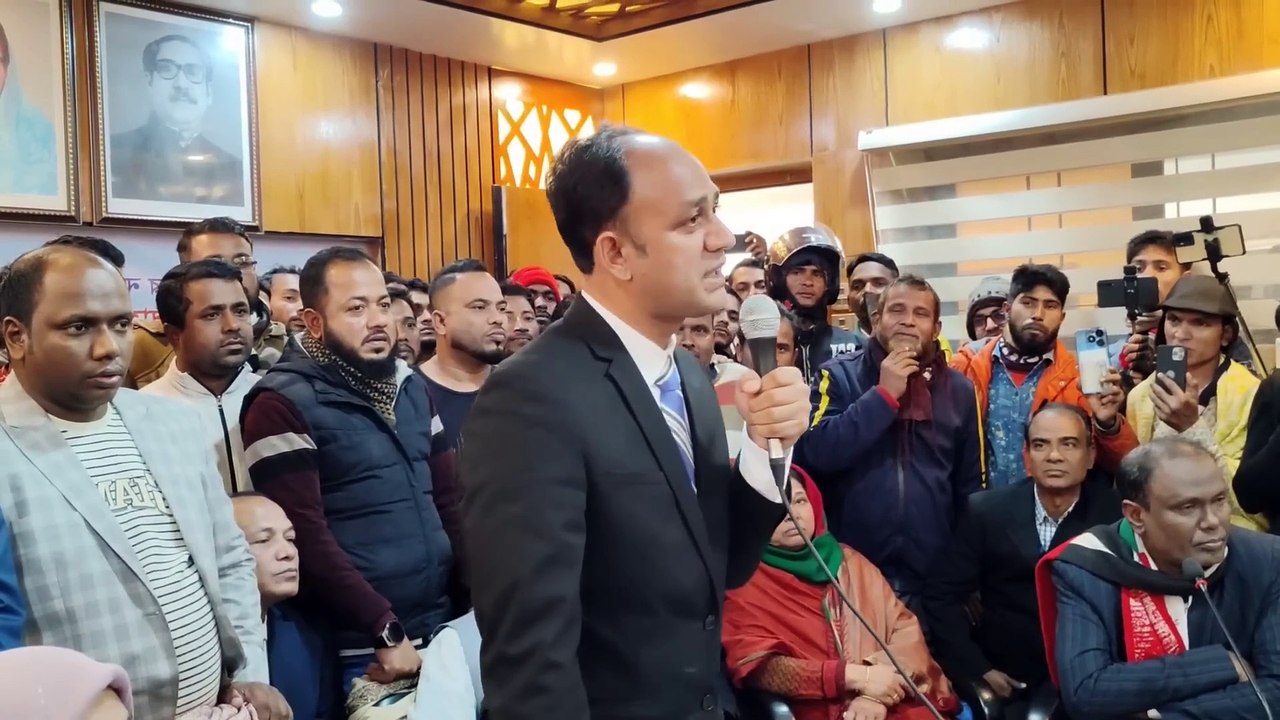 প্রথম দিনেই ওসি কে যা বললেন ব্যারিষ্টার সুমন এমপি