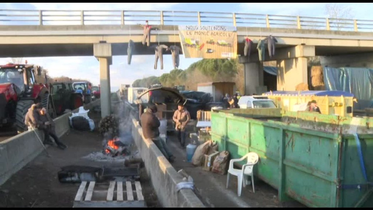 In Francia continua il blocco stradale degli agricoltori nella regione dell'Occitania