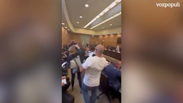 Familiares de rehenes de Hamás irrumpen en el Parlamento de Israel para protestar contra el primer ministro Netanyahu