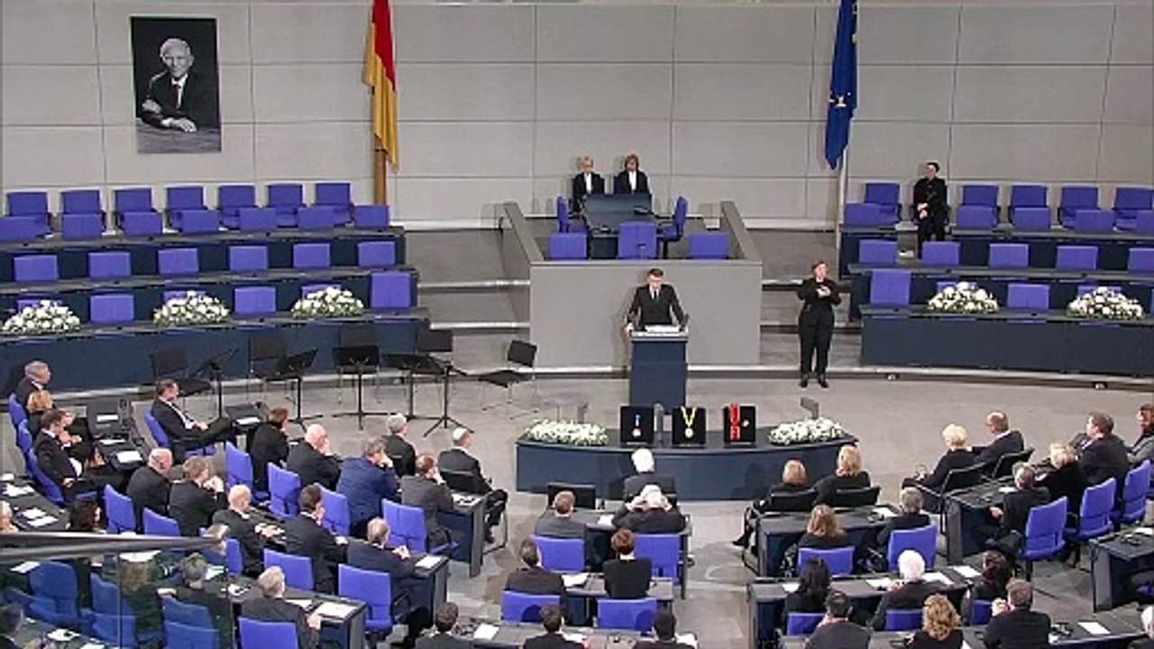 Macron ehrt Schäuble im Bundestag mit auf Deutsch gehaltener Rede