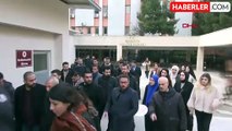 Mardin'de kocası tarafından öldürülen kadın için kadınlar adliye önünde toplandı