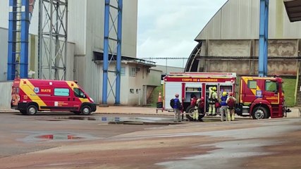 Trabalhador cai no interior de silo e bombeiros realizam complexo resgate