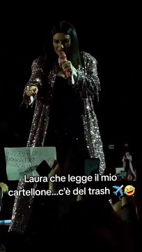 'Che vada a fanc...', Laura Pausini sbotta durante il concerto