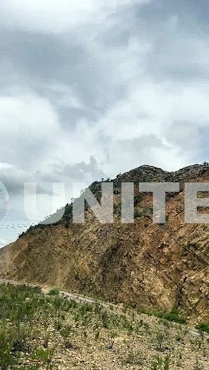 Bloqueadores provocan deslizamiento de rocas en Confital para obstruir la ruta Cochabamba-La Paz