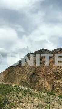 Bloqueadores provocan deslizamiento de rocas en Confital para obstruir la ruta Cochabamba-La Paz