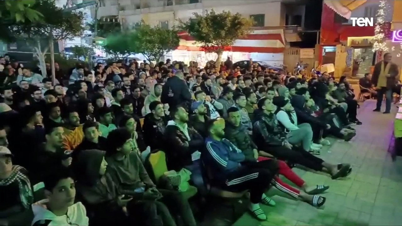 متابعة الجماهير في الإسكندرية لمباراة مصر وكاب فيردي