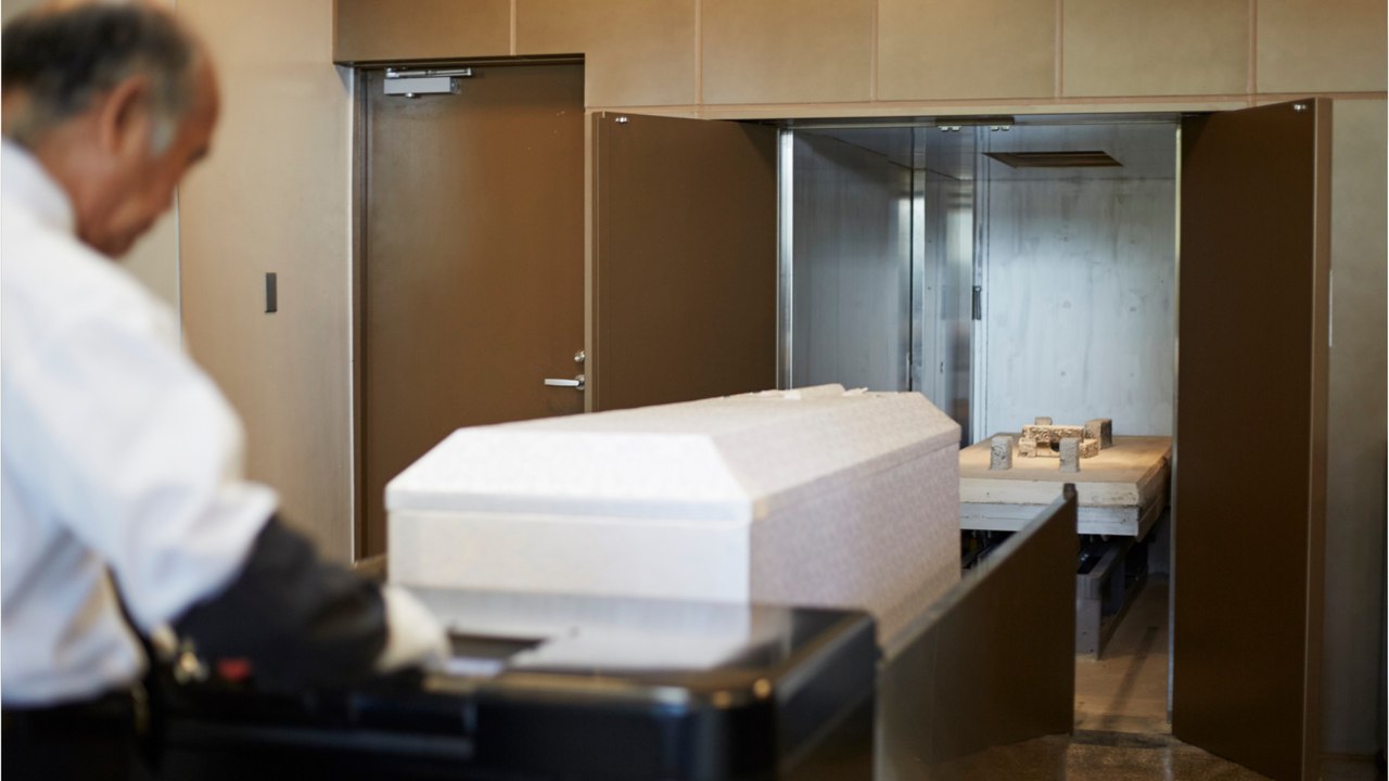 Obsèques : pouvez-vous récupérer les métaux issus des cendres de vos défunts ?