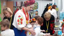 Ucrania: niños de Járkiv ven clases en estaciones de metro para esquivar las bombas