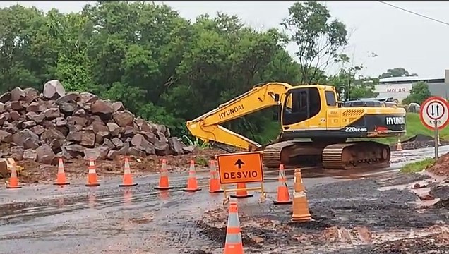 Chuvas desta segunda-feira provocam novo bloqueio no tráfego da PR-323 em Umuarama