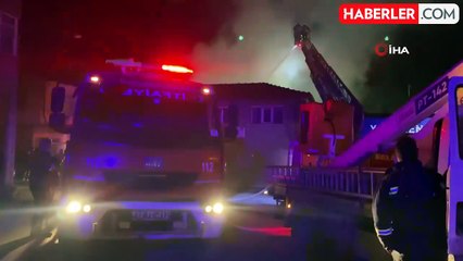 Isparta'da ev yangını: Alevler geceyi aydınlattı