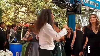 Mariska Hargitay GLAMBOT_ BTS at 2022 Emmys