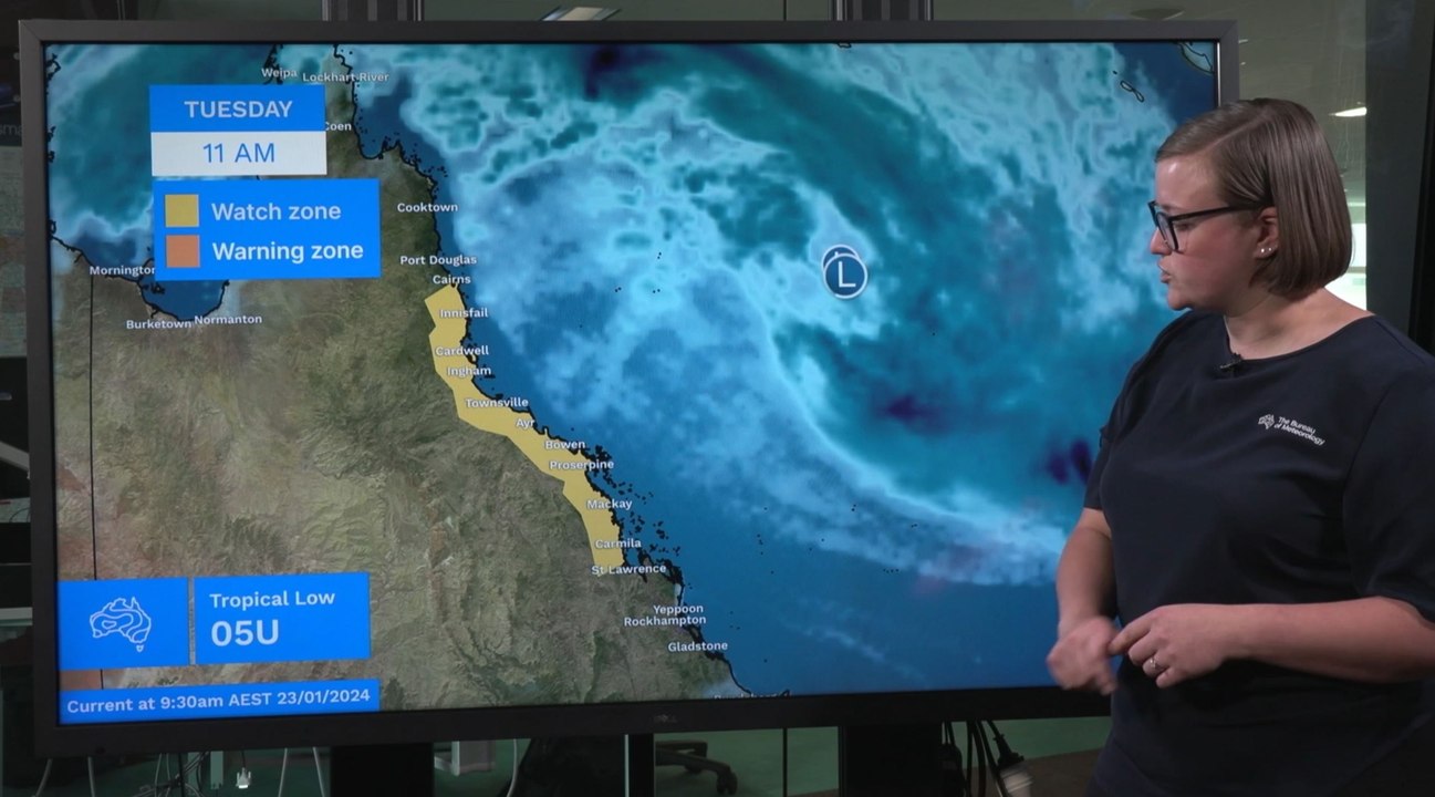 Tropical cyclone bearing down on Far North Queensland
