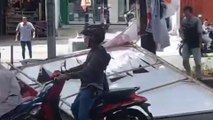 Baliho Caleg di Cakung Roboh Timpa Pemotor