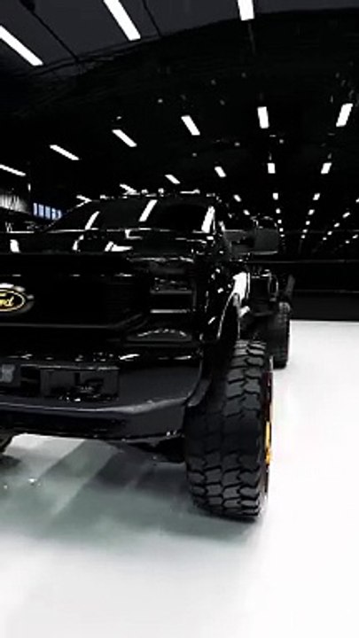 Beautiful 2022 Ford F450 on JTX Forged, “Gold Shoes” 