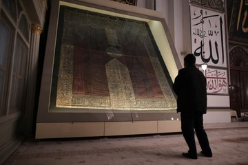 Kâbe örtüsünün püskülleri korumaya alındı