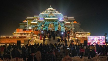 Ram Mandir: अयोध्या में रामलला के दर्शन को उमड़ा रामभक्तों का जनसैलाब, रात से लगी है लाइन