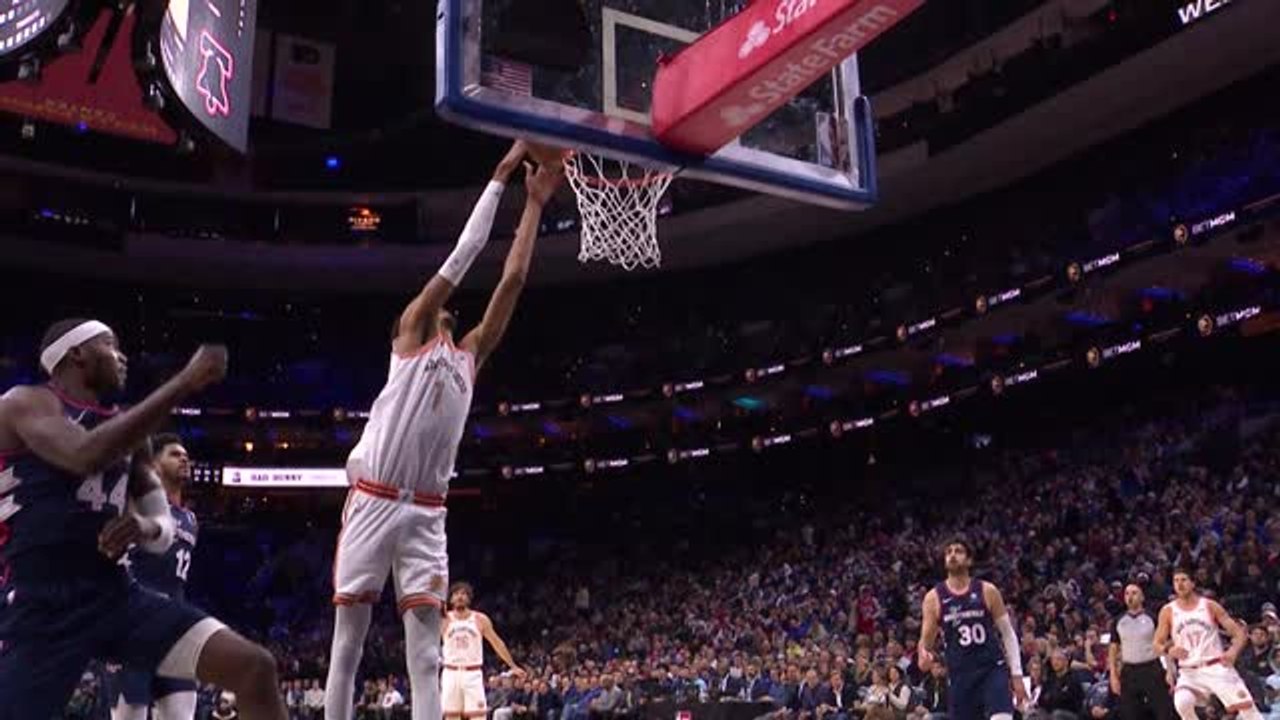 Wembanyama drives for the huge slam