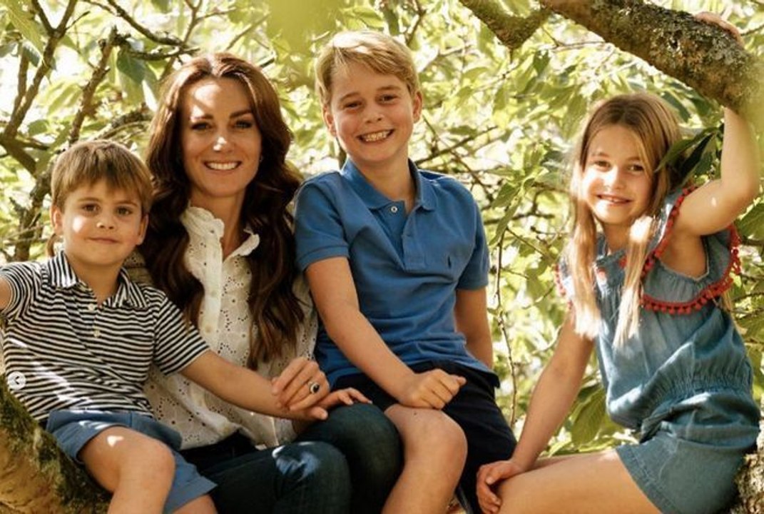 Kate Middleton hospitalisée : elle ne peut plus s’occuper de ses trois enfants… Voici qui prend en charge George, Charlotte et Louis