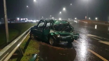 Tải video: Parati fica destruída em acidente com caminhão no Trevo Cataratas