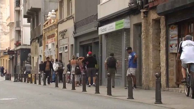 El Gobierno dará tarjetas monedero para el 'súper' a familias vulnerables