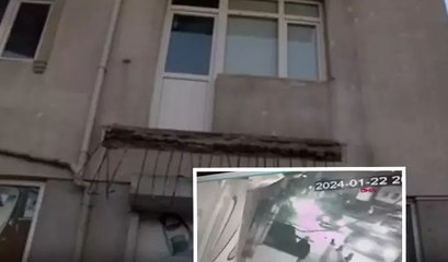 Ataşehir'de 2 katlı binanın balkonu çöktü: O anlar kamerada