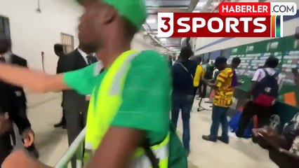 Ganalı gazeteciler, Afrika kupasında Mozambik berabere kalarak ilk 16 şansını kaybeden milli takım futbolcularına saldırdı