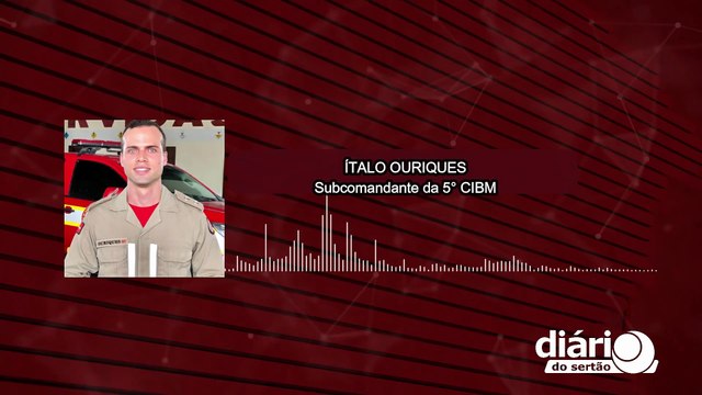 Caminhão carregado com caixas de leite capota e motorista morre, em rodovia do Sertão da Paraíba