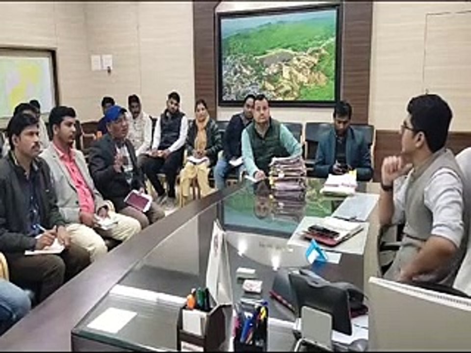 नगर परिषद क्षेत्र में कचरा उठाने वाले कचरा संग्...