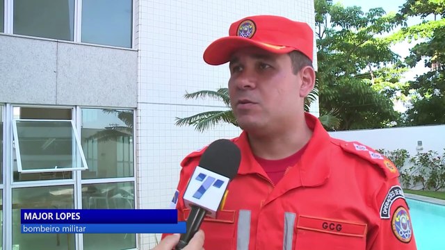 Bombeiro de folga salva recém-nascido que estava engasgado com manobras dentro de elevador