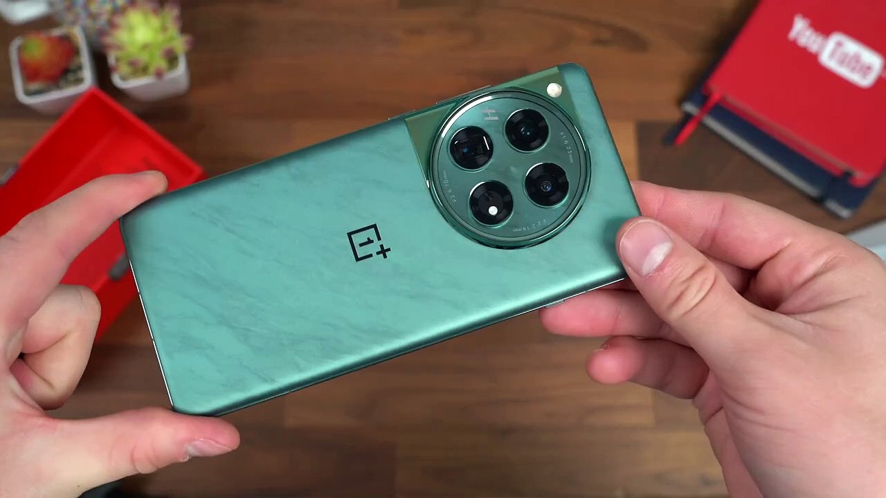 OnePlus 12 Unboxing and Hands On