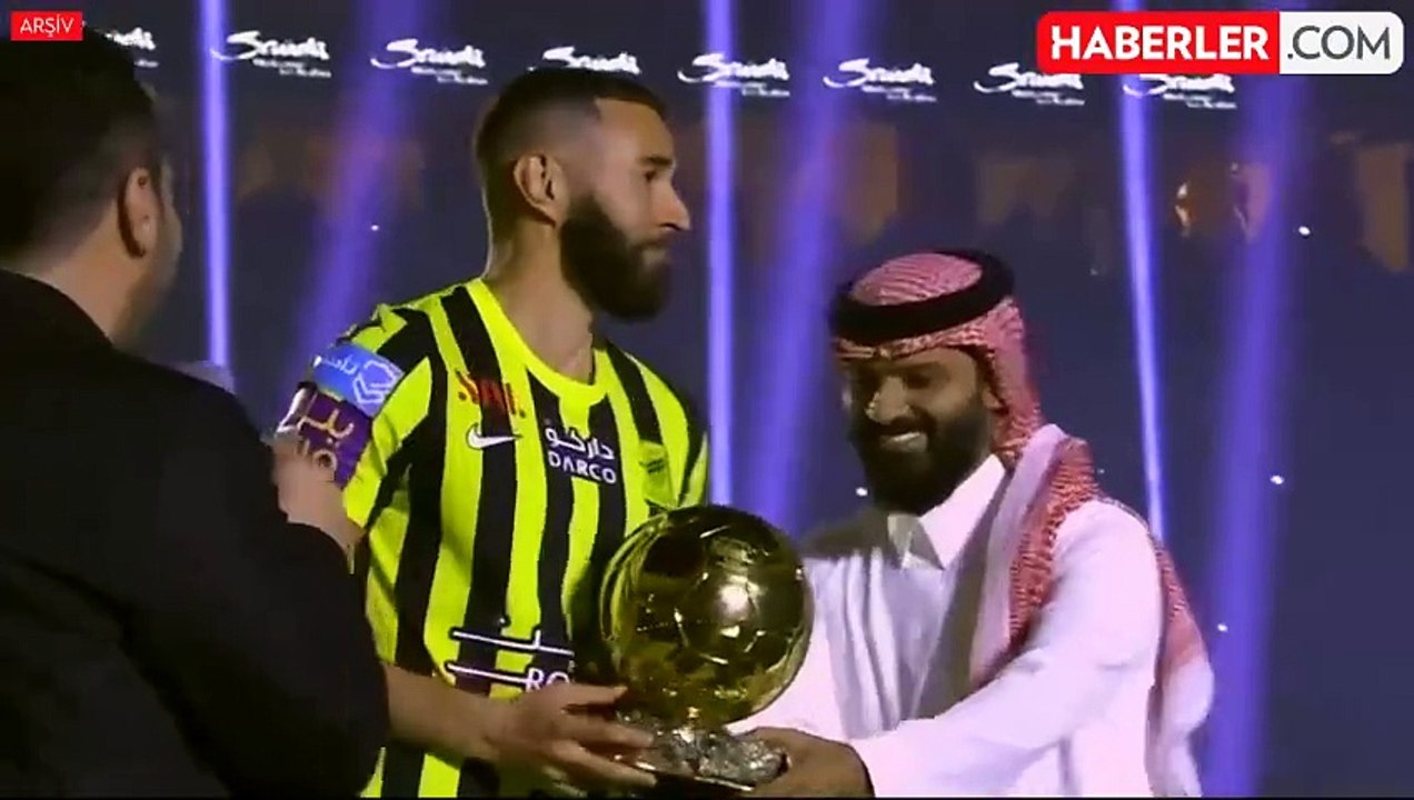 Suudi Arabistan'a gittiğine bin pişman olan Benzema, yeni teklifi de elinin tersiyle itti