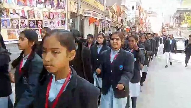 पथ संचलन का आयोजन, जगह-जगह पुष्प वर्षा से हुआ स्वागत