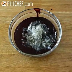 Glaçage miroir au chocolat expliqué pas à pas et en vidéo