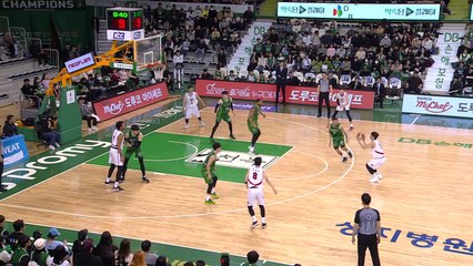 '프림 31득점' 현대모비스, 선두 DB에 4쿼터 역전승 / YTN