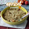 Apricot crumble, the super comforting melting and crunchy dessert