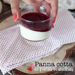 Panna cotta ao coulis de frutas vermelhas