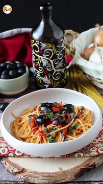 Spaghetti alla puttanesca, un primo piatto velocissimo e gustoso