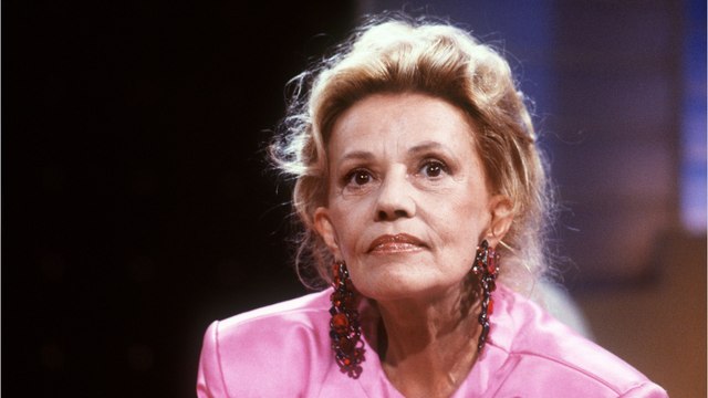 GALA VIDEO - Jeanne Moreau, retour sur son idylle avec un célèbre chanteur : “J’ai craqué dès le premier soir”