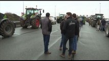 Le proteste degli agricoltori bloccano la Francia da Nord a Sud