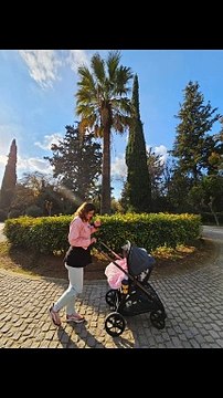 Χριστίνα Βραχάλη: Η ονοματοδοσία στη νεογέννητη κόρη της και η πρώτη βόλτα στη χειμωνιάτικη λιακάδα