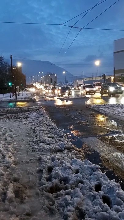 La France Sous la Neige  ☃️  Grenoble & Échirolles #Grenoble #Échirolles #Neige (65)