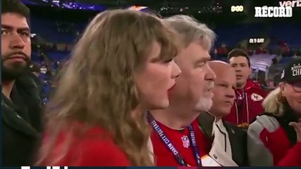 DONNA KELCE y TAYLOR SWIFT se dieron CÁLIDO ABRAZO TRAS LA VICTORIA DE LOS CHIEFS ANTE BALTIMORE