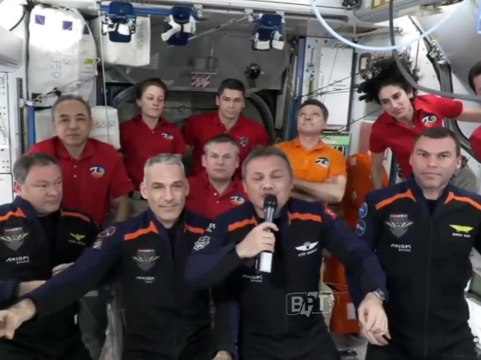 Astronot Alper Gezeravcı: Türkiye Cumhuriyeti'ni kurarak bizlere emanet eden Gazi Mustafa Kemal Atatürk ve silah arkadaşlarına, tüm şehitlerimize, buraya adım atmamızı sağlayan devletimize ve milletimize şükranlarımı sunuyorum. İstikbal göklerdedir