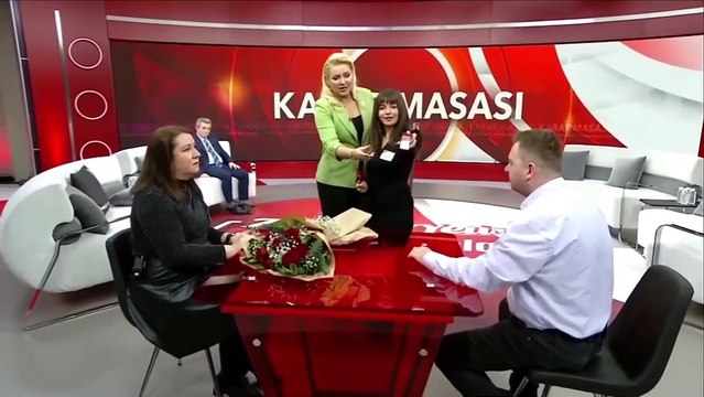 İki kadını aynı anda idare etmeye çalışırken aynı zamanda ekonomisini düşünen adam