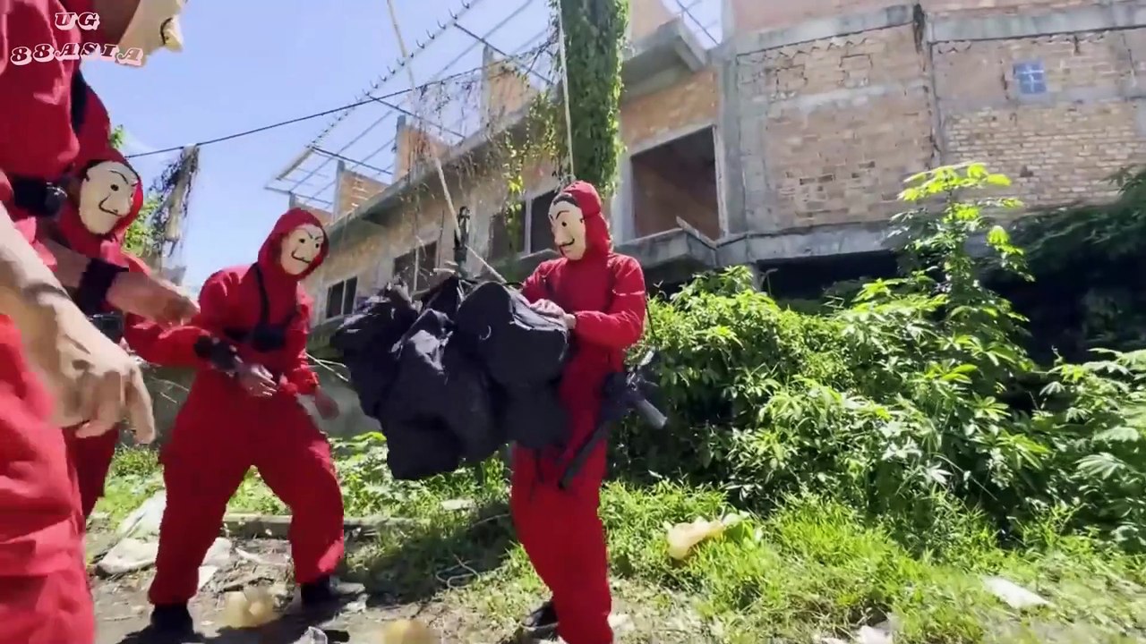 PARKOUR VS MONEY HEIST! 12
