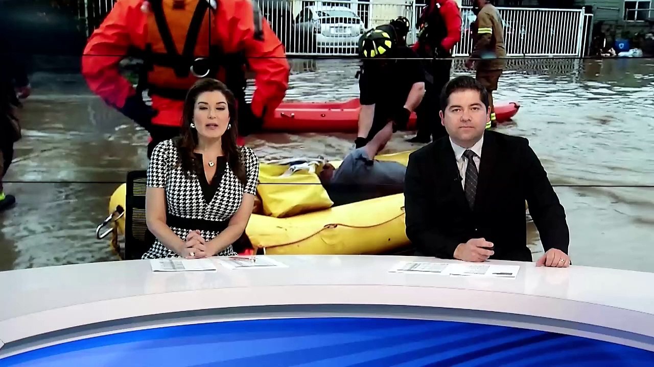 Se registran históricas inundaciones en San Diego